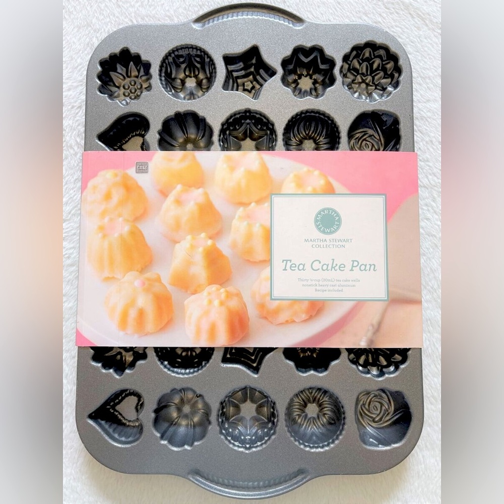 NWT Martha Stewart Mini Tea Cake Petit Fours Baking Pan 30 Candy Bundt Aluminum